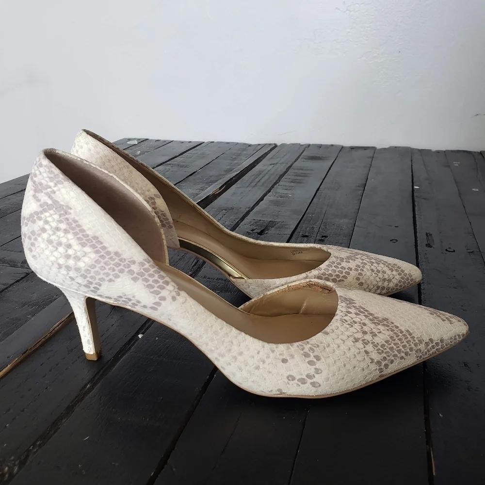 Ann Taylor Women's 9.5 Snakeskin Suede Pointed Toe Heels Beige Grey Cutout